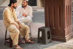 Araber am Eingang zum traditionellen Souq