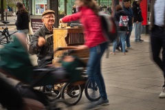 Drehorgelspieler am Jungfernstieg