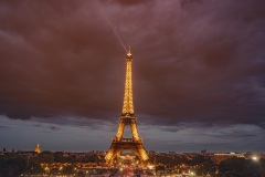 Der Eifelturm erstrahlt