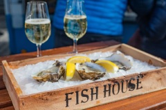 Auf dem Markt am Naplavka Kai