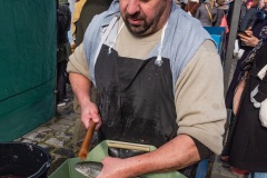 Auf dem Markt am Naplavka Kai