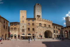 Auf dem Piazza Del Duomo in San Gimignano